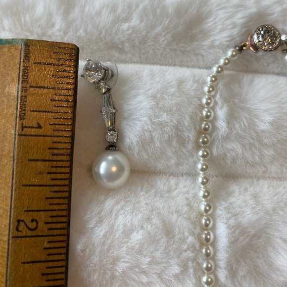 Vintage White 16" Graduated Strand Dangle Glass Pearl & Crystal Earrings 1.5" - Picture 5 of 5